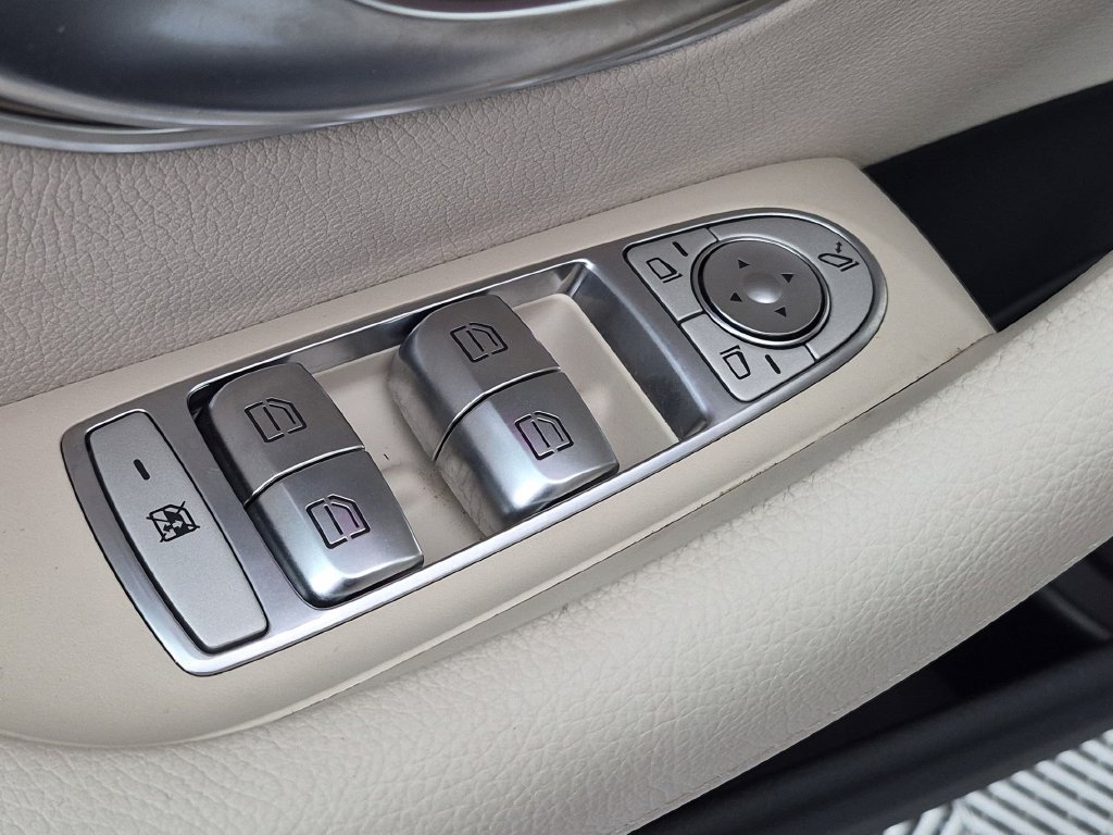 Used 2020 Mercedes-Benz E 350 4MATIC Sedan w/ Parking Assistance Package image 15