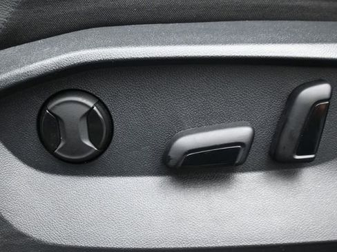 Used 2024 Volkswagen Tiguan SE image 14