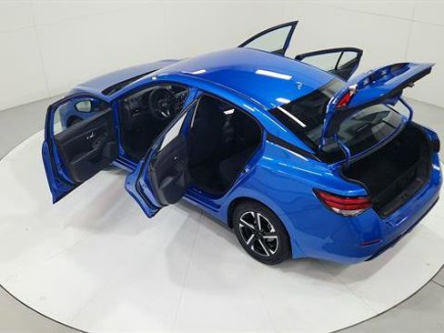 Used 2025 Nissan Sentra SV w/ Trunk Package image 14