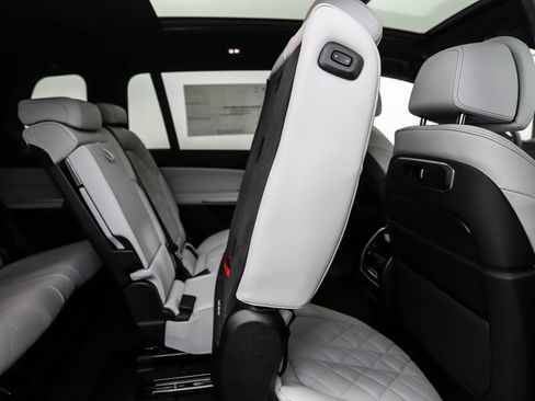 Used 2026 BMW X7 xDrive40i w/ M Sport Package image 33