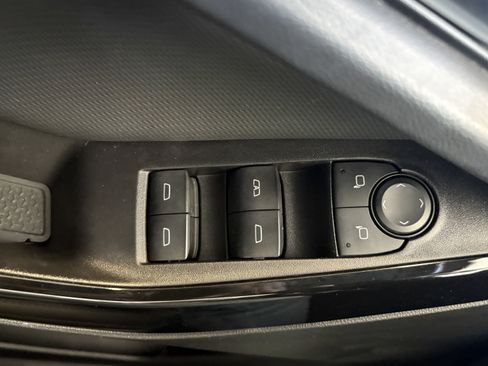 Used 2025 Chevrolet Equinox LT w/ Convenience Package II FWD image 9