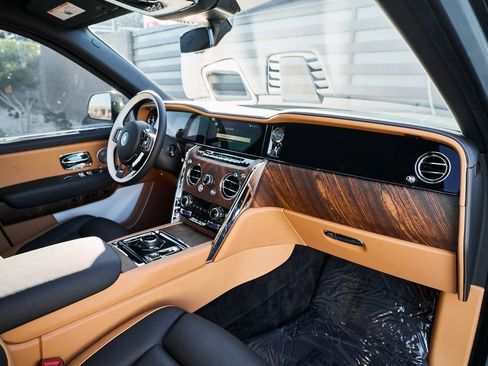 Used 2025 Rolls-Royce Cullinan image 50