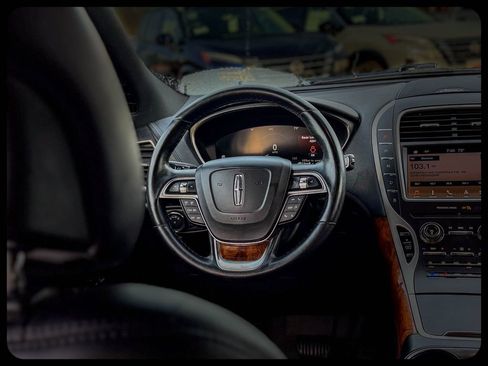 Used 2019 Lincoln Nautilus Reserve image 30