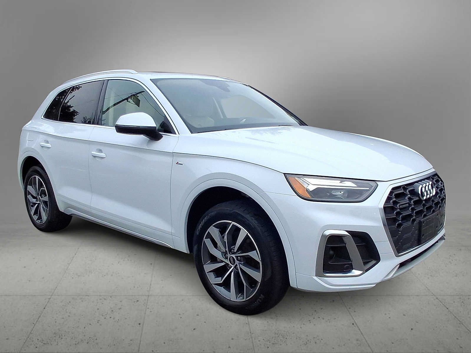Certified 2023 Audi Q5 2.0T Premium w/ Convenience Package AWD/4WD image 2