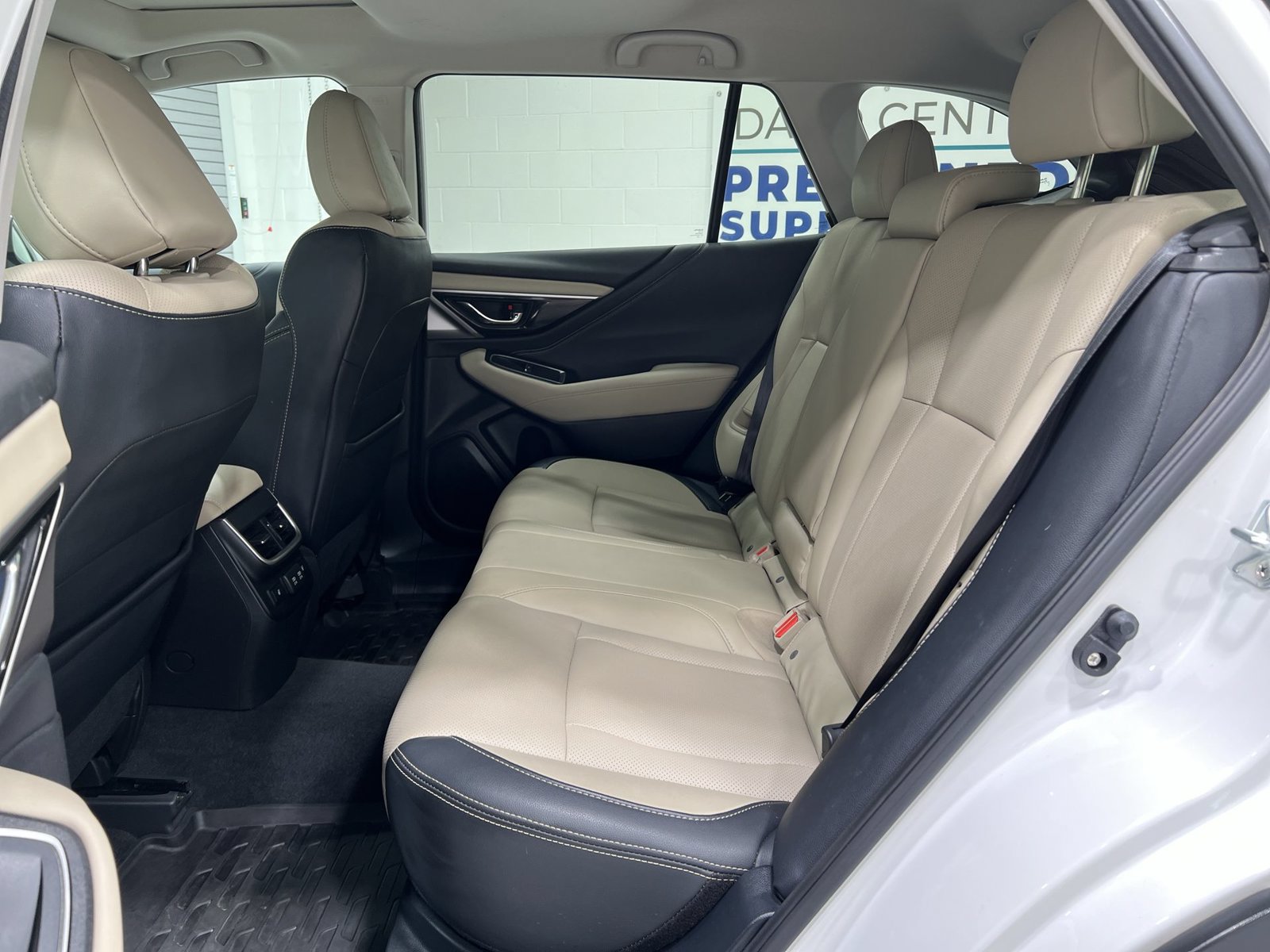 Used 2022 Subaru Outback Limited AWD/4WD image 23
