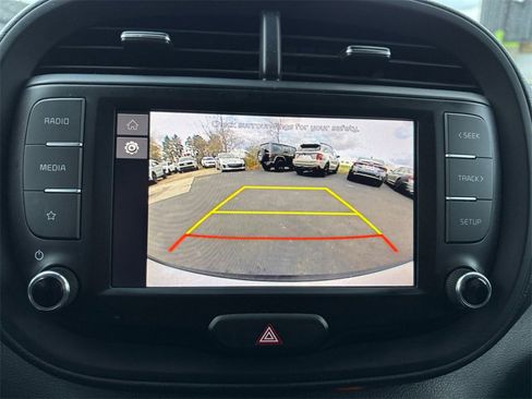 Used 2023 Kia Soul LX image 18