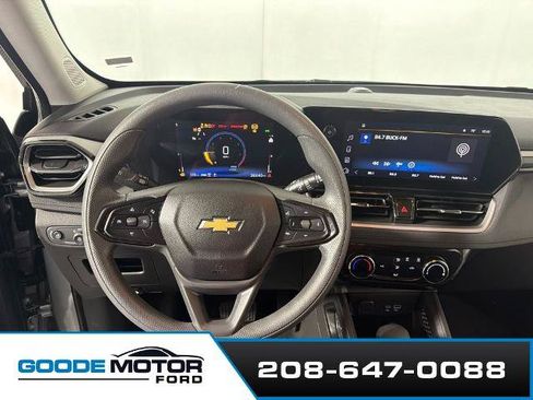 Used 2025 Chevrolet TrailBlazer LT AWD/4WD image 12