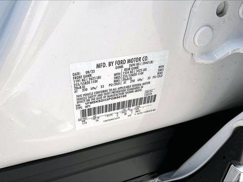Used 2023 Ford Explorer XLT w/ Equipment Group 202A AWD/4WD image 33