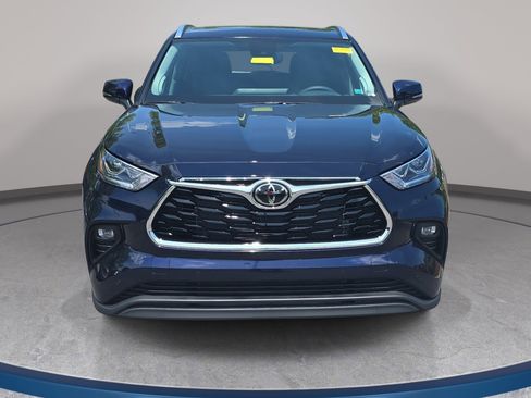 Used 2026 Toyota Highlander Limited AWD/4WD image 2