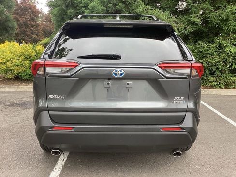 Used 2021 Toyota RAV4 XLE Premium AWD/4WD image 24