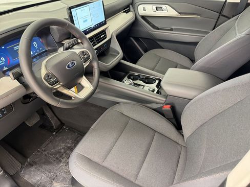 New 2026 Ford Explorer Active image 4