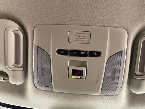 Used 2022 Toyota Corolla LE image 32