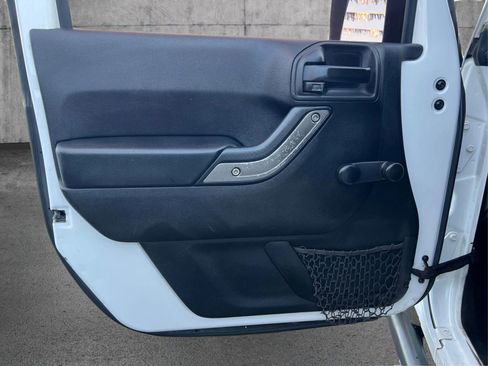 Used 2016 Jeep Wrangler Unlimited Sport w/ Connectivity Group image 19