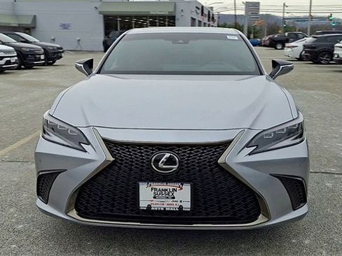 Used 2023 Lexus ES 300h F Sport image 3