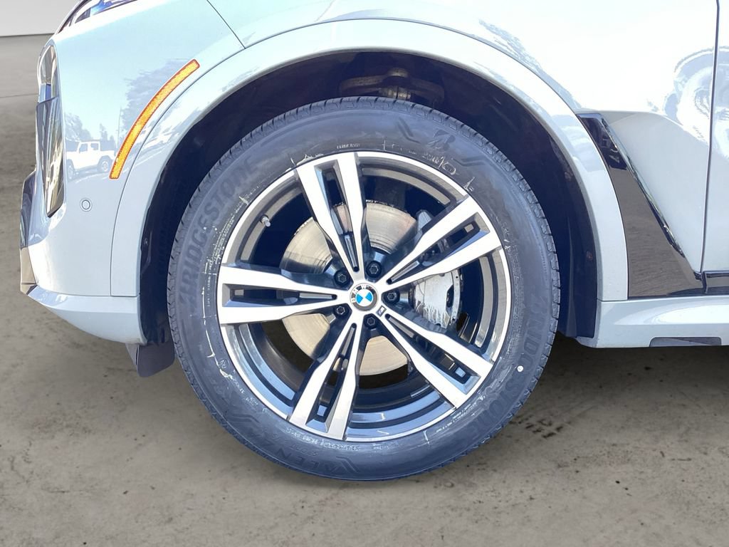 Used 2024 BMW X7 xDrive40i w/ M Sport Package AWD/4WD image 9