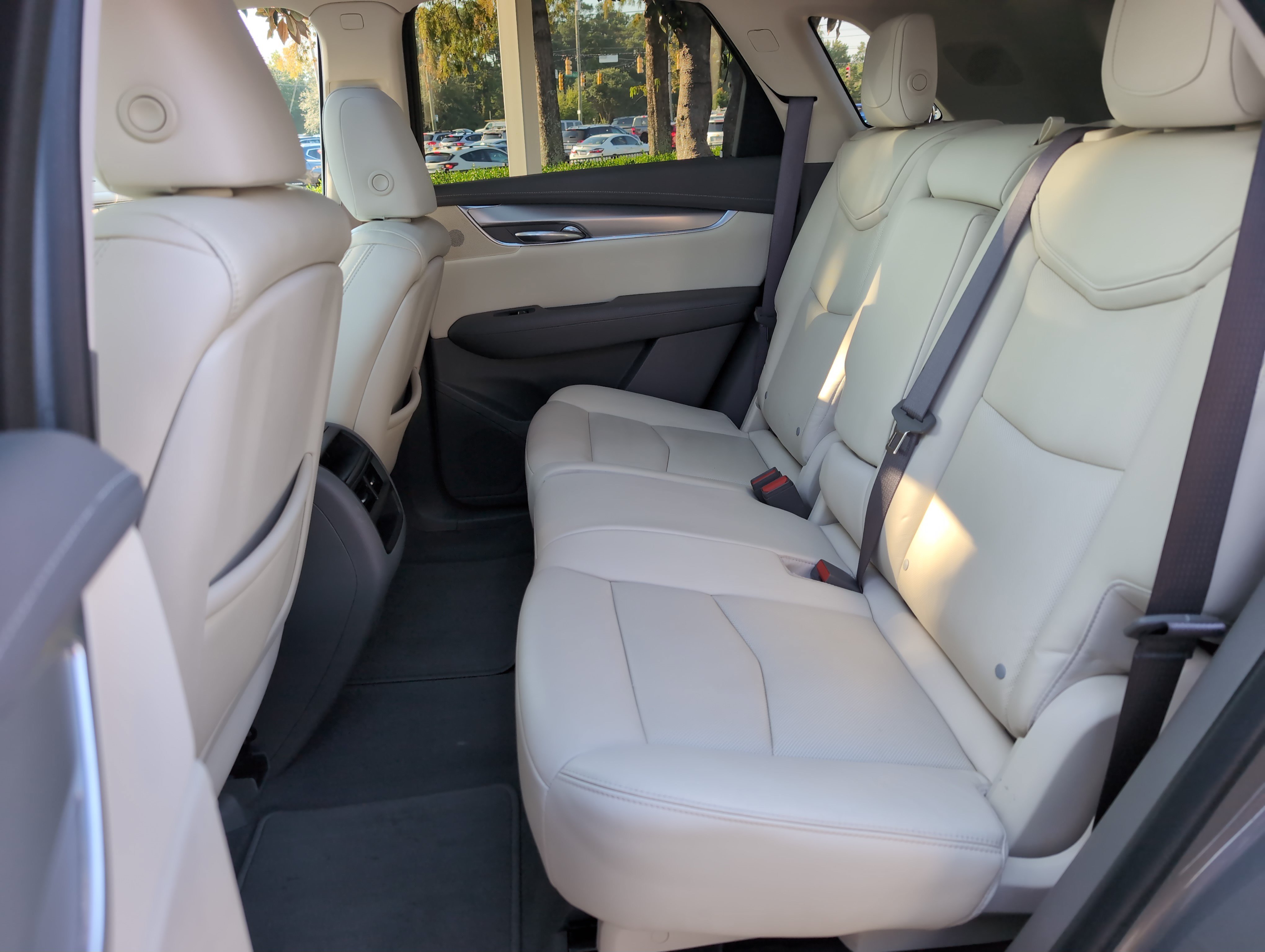 Used 2017 Cadillac XT5 Luxury w/ Driver Awareness Package FWD image 30