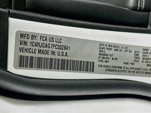 Used 2023 Jeep Grand Cherokee Altitude RWD image 12