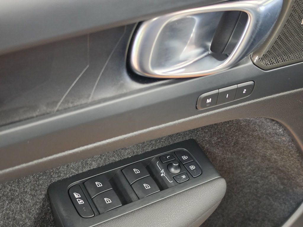 Used 2023 Volvo C40 P8 Recharge Ultimate AWD/4WD image 17