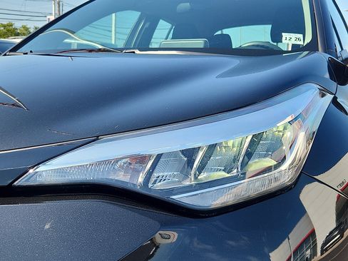 Used 2021 Toyota C-HR LE FWD image 8