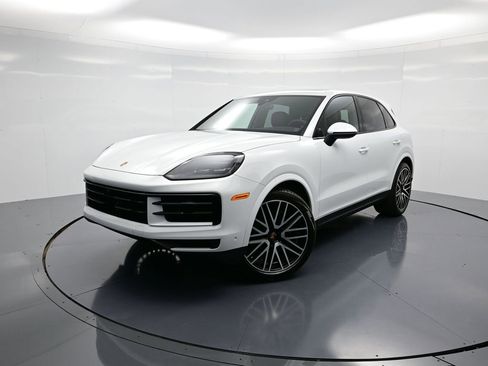 Certified 2025 Porsche Cayenne AWD/4WD image 4
