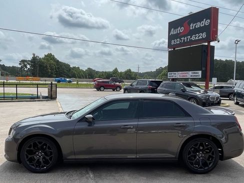Used 2019 Chrysler 300 S RWD image 5