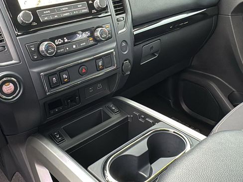 Used 2022 Nissan Titan SV w/ SV Convenience Package image 22