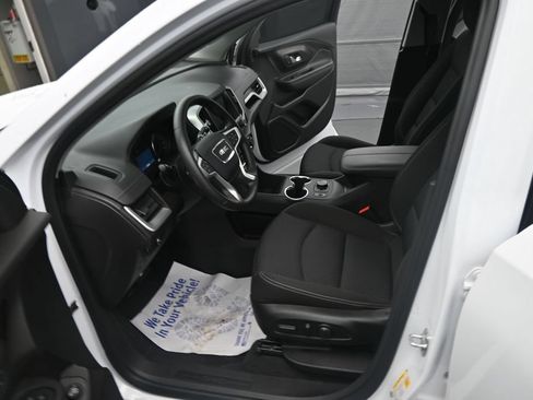 Used 2024 GMC Terrain SLE w/ Driver Convenience Package FWD image 18