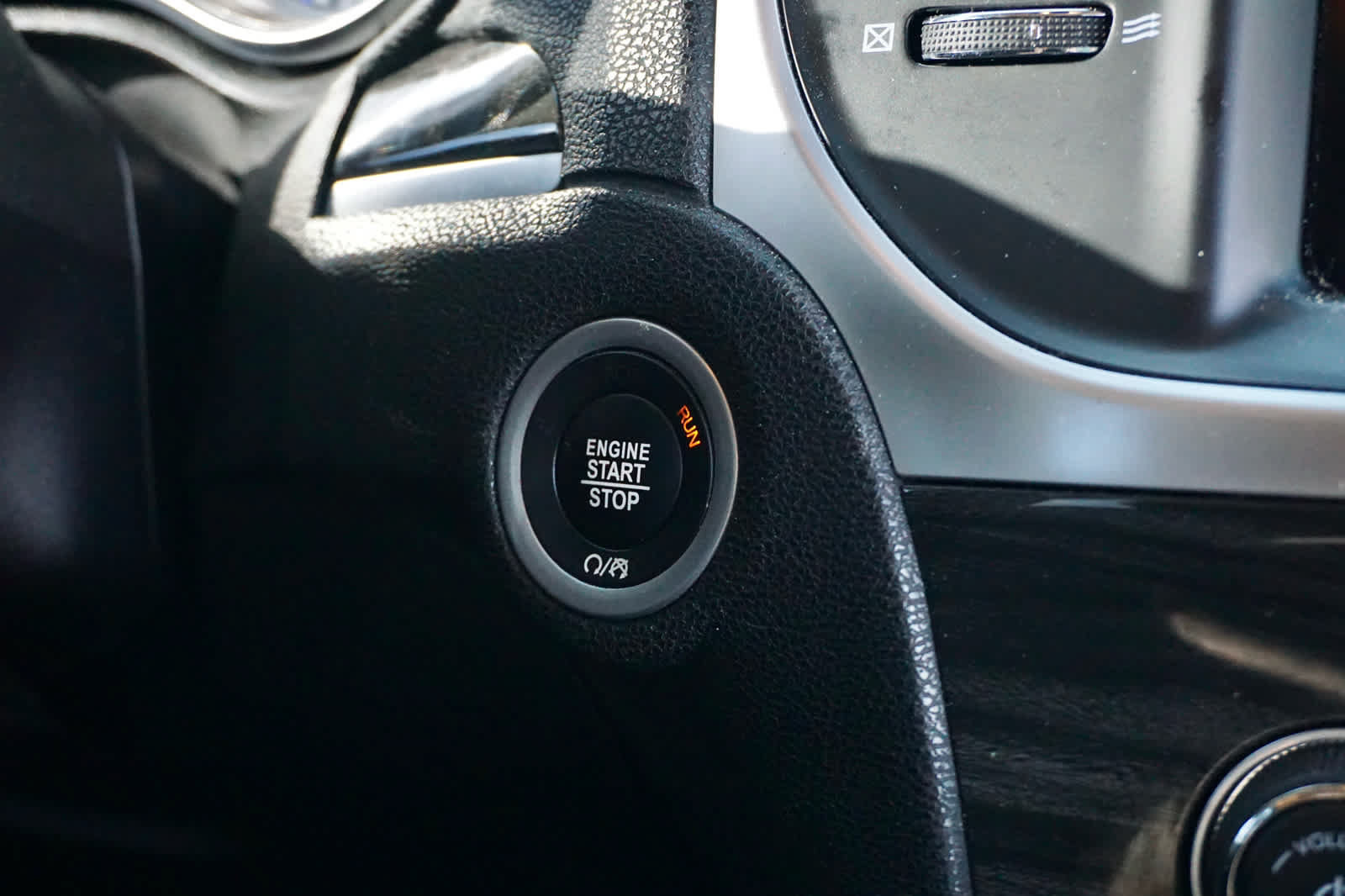 Used 2019 Chrysler 300 Touring w/ Chrome Appearance Package RWD image 12
