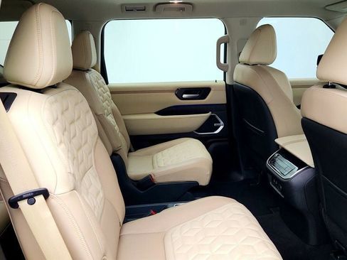 Used 2025 Nissan Armada Platinum AWD/4WD image 24