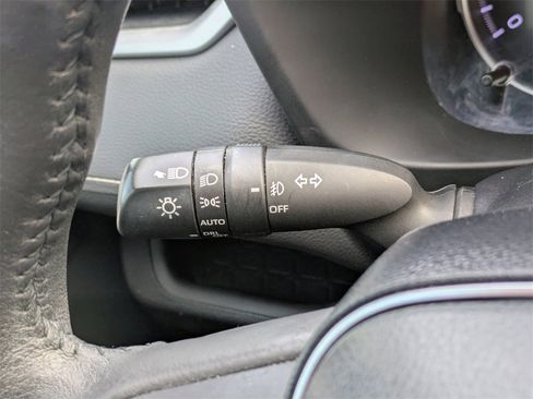 Used 2021 Toyota RAV4 XLE Premium image 34