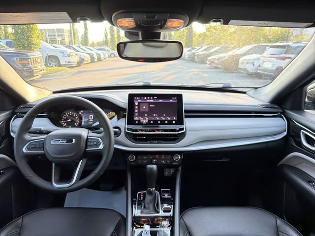 Used 2025 Jeep Compass Limited AWD/4WD image 16