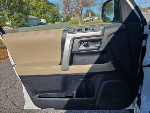 Used 2012 Toyota 4Runner Limited image 12