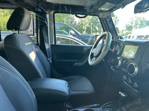 Used 2014 Jeep Wrangler Unlimited Sahara w/ Connectivity Group AWD/4WD image 13
