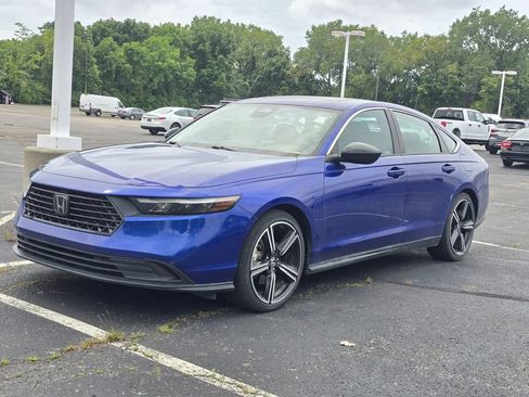 Used 2024 Honda Accord Sport image 3