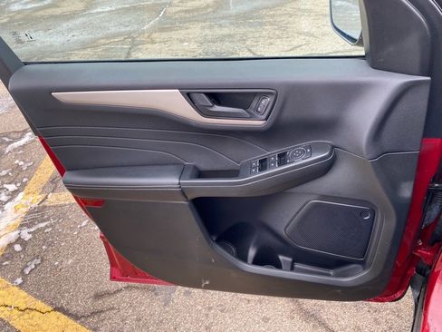 Used 2022 Ford Escape SE image 19