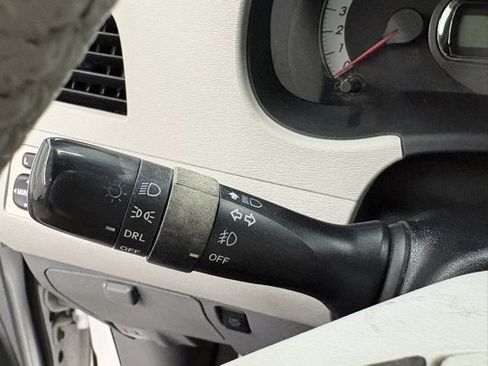 Used 2012 Toyota Sienna SE image 21