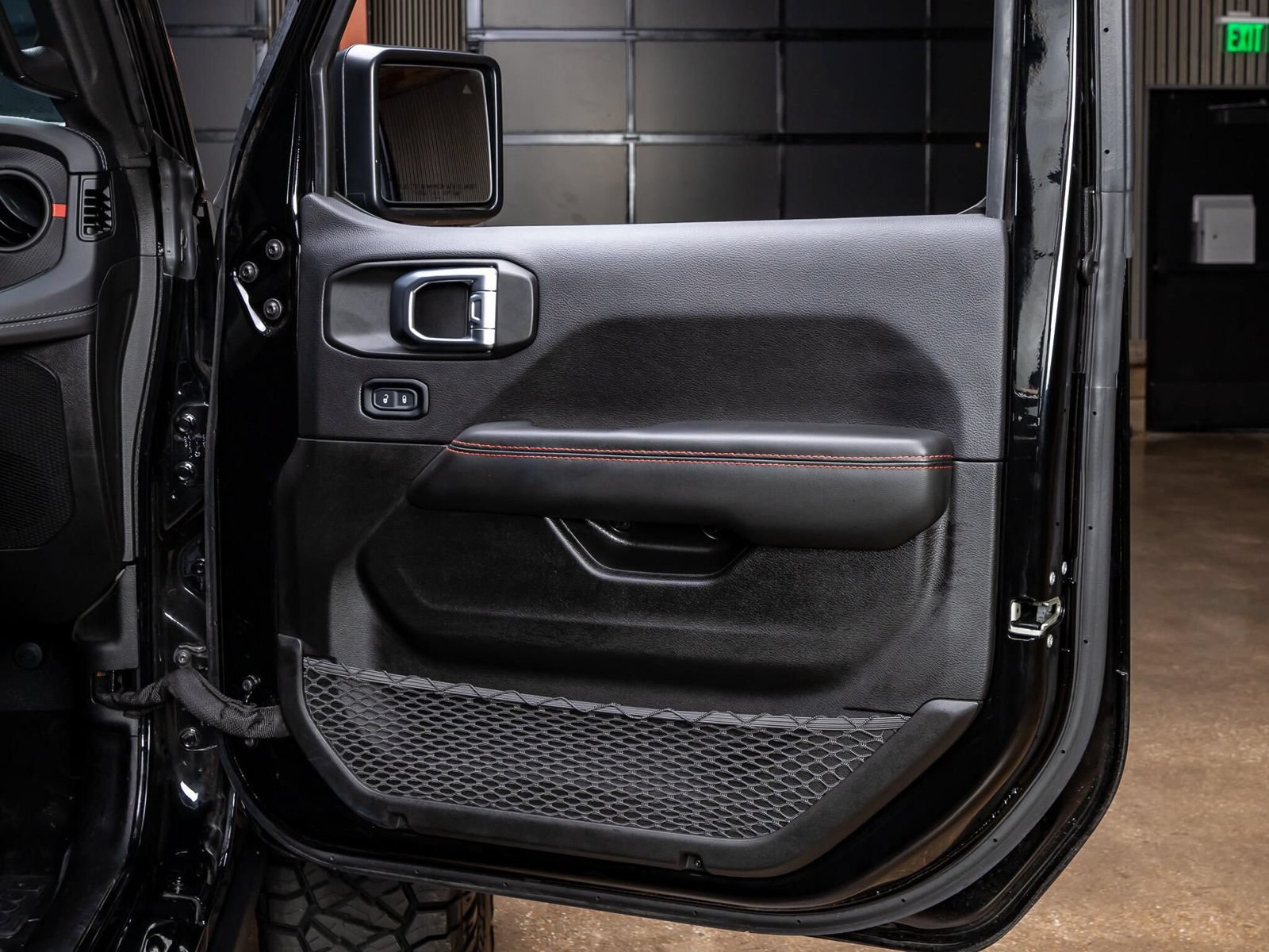 Used 2024 Jeep Wrangler Unlimited Rubicon AWD/4WD image 32