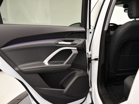 Used 2025 Audi Q5 Premium w/ Convenience Package image 39