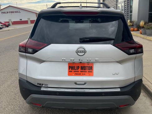 Used 2023 Nissan Rogue SV w/ SV Premium B Package image 3