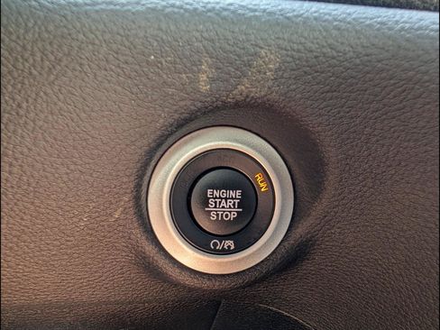 Used 2025 Chrysler Pacifica Limited FWD image 14