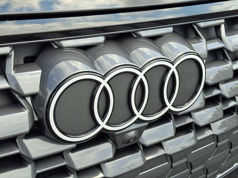 Used 2025 Audi Q5 Premium w/ Convenience Package AWD/4WD image 10