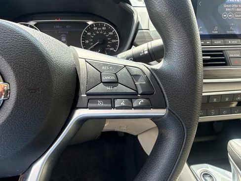 Used 2025 Nissan Altima 2.5 SV FWD image 29
