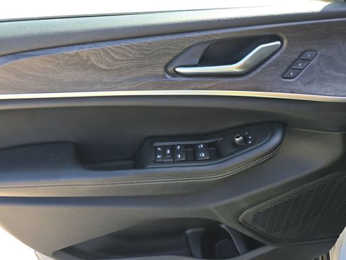 Used 2024 Jeep Grand Cherokee L Limited w/ Luxury Tech Group II image 10