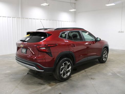 Used 2025 Chevrolet Trax LT image 9