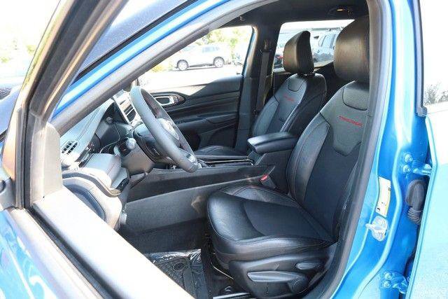 Used 2025 Jeep Compass Trailhawk w/ Trailer Tow Group AWD/4WD image 8