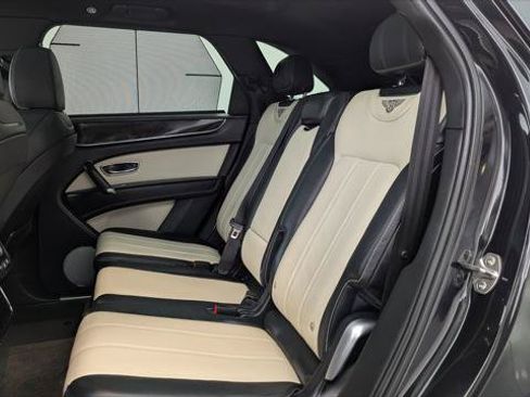 Used 2019 Bentley Bentayga AWD/4WD image 17