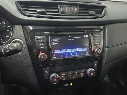 Used 2018 Nissan Rogue SV w/ Sun & Sound Touring Package AWD/4WD image 27