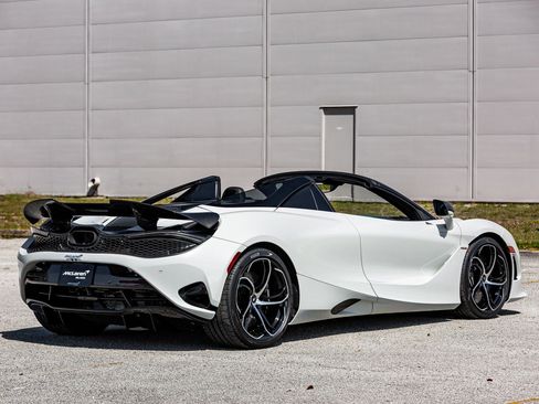 Used 2024 McLaren 750S Spider image 9