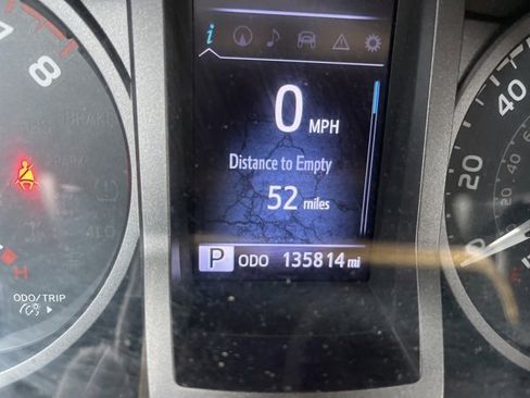 Used 2019 Toyota Tacoma TRD Sport w/ Technology Package image 43