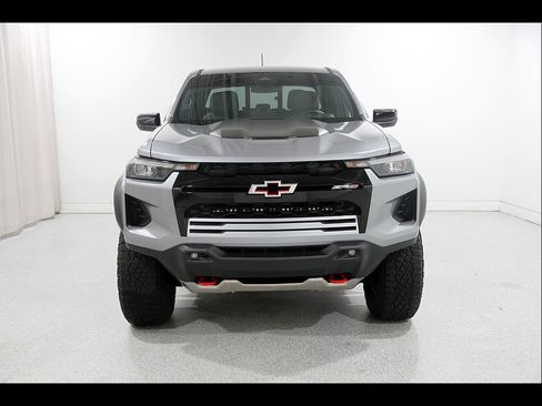 Used 2024 Chevrolet Colorado ZR2 AWD/4WD image 2